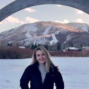 Meet your Posher, Brittney